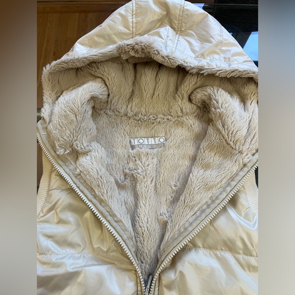 Puffer vest with faux fur hood - Picture 2 of 2